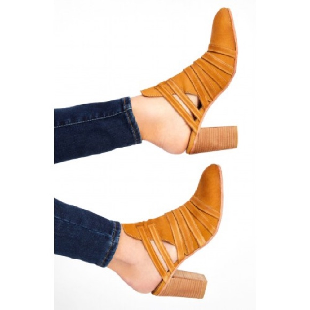 NIB Free People Byron Mule